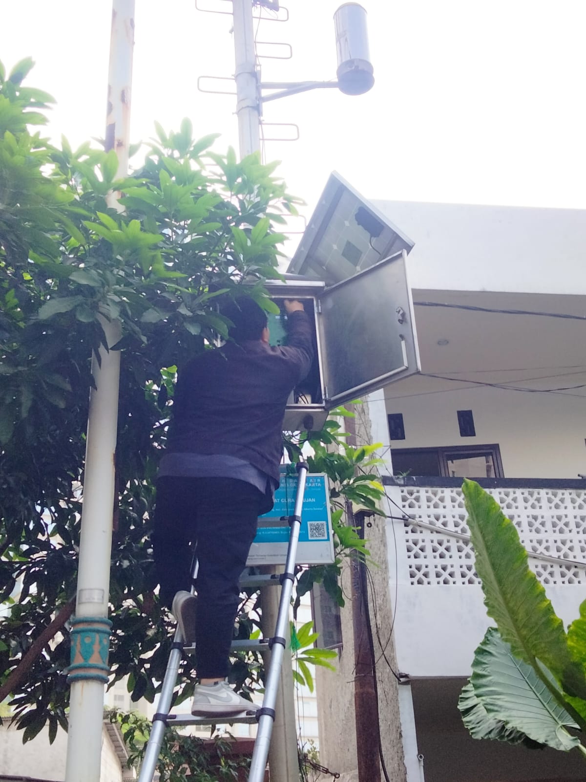 PEMELIHARAAN ALAT ARR (CURAH HUJAN) DI LOKASI KEL GUNUNG