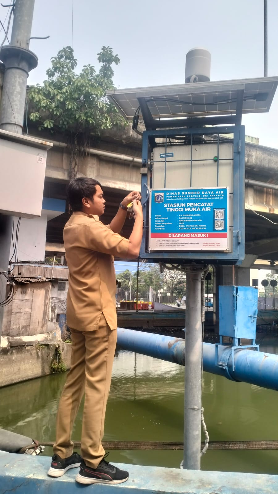 PEMELIHARAAN ALAT ARR DAN AWLR DI LOKASI PINTU AIR FLUSHING ANCOL