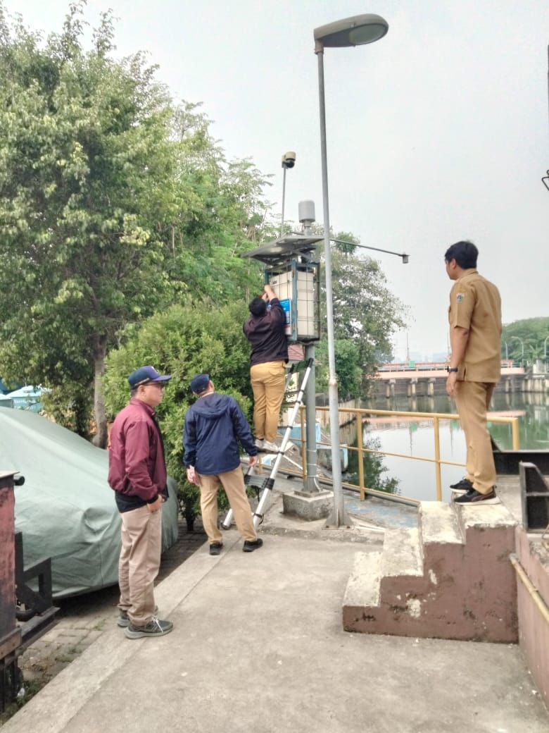 PENGGANTIAN KUNCI BOX PANEL DAN PEMELIHARAAN ALAT AWLR DAN ARR DI RUMAH POMPA PLUIT